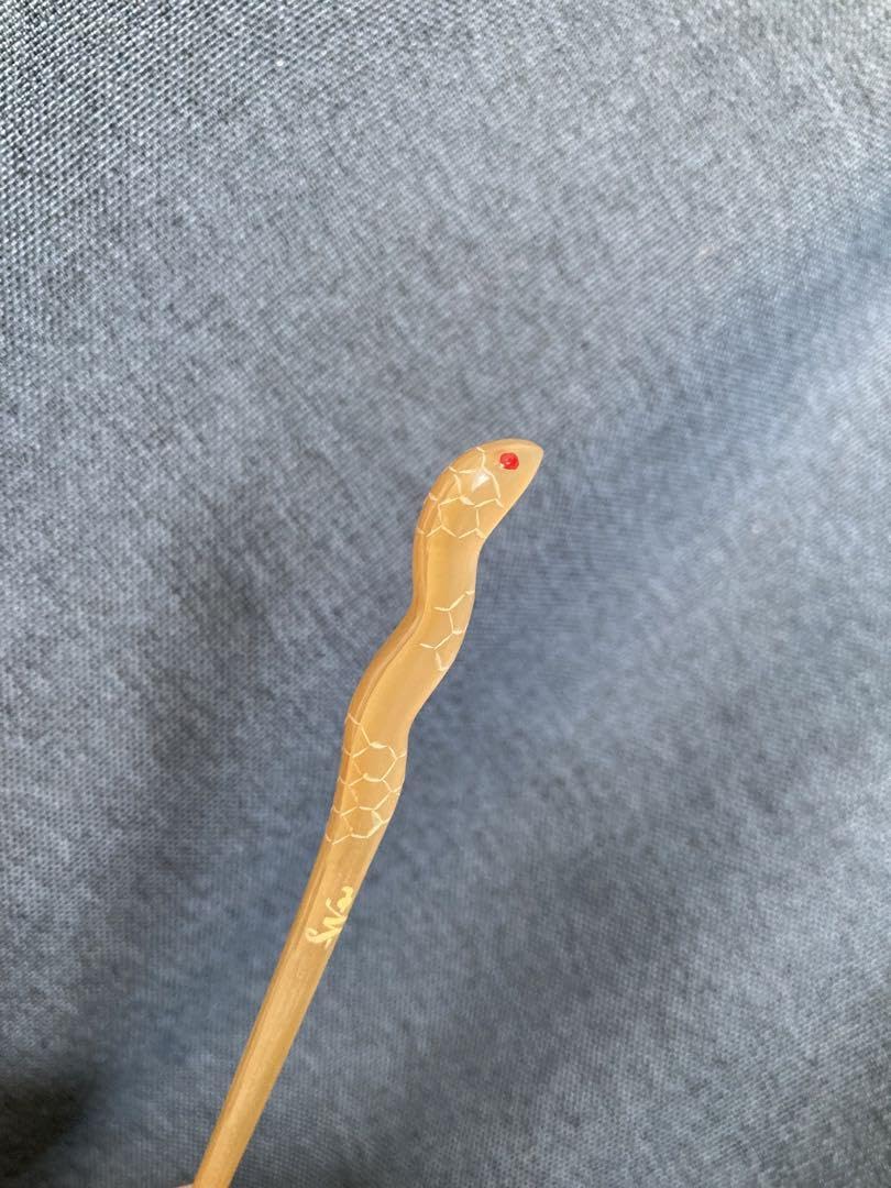 Amazon.co.jp: かんざし屋wargo 牛骨角蛇行一本簪 ヘビ 茶 新 : おもちゃ